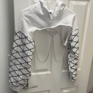 Stylish White and Black Chain Women's Sweater